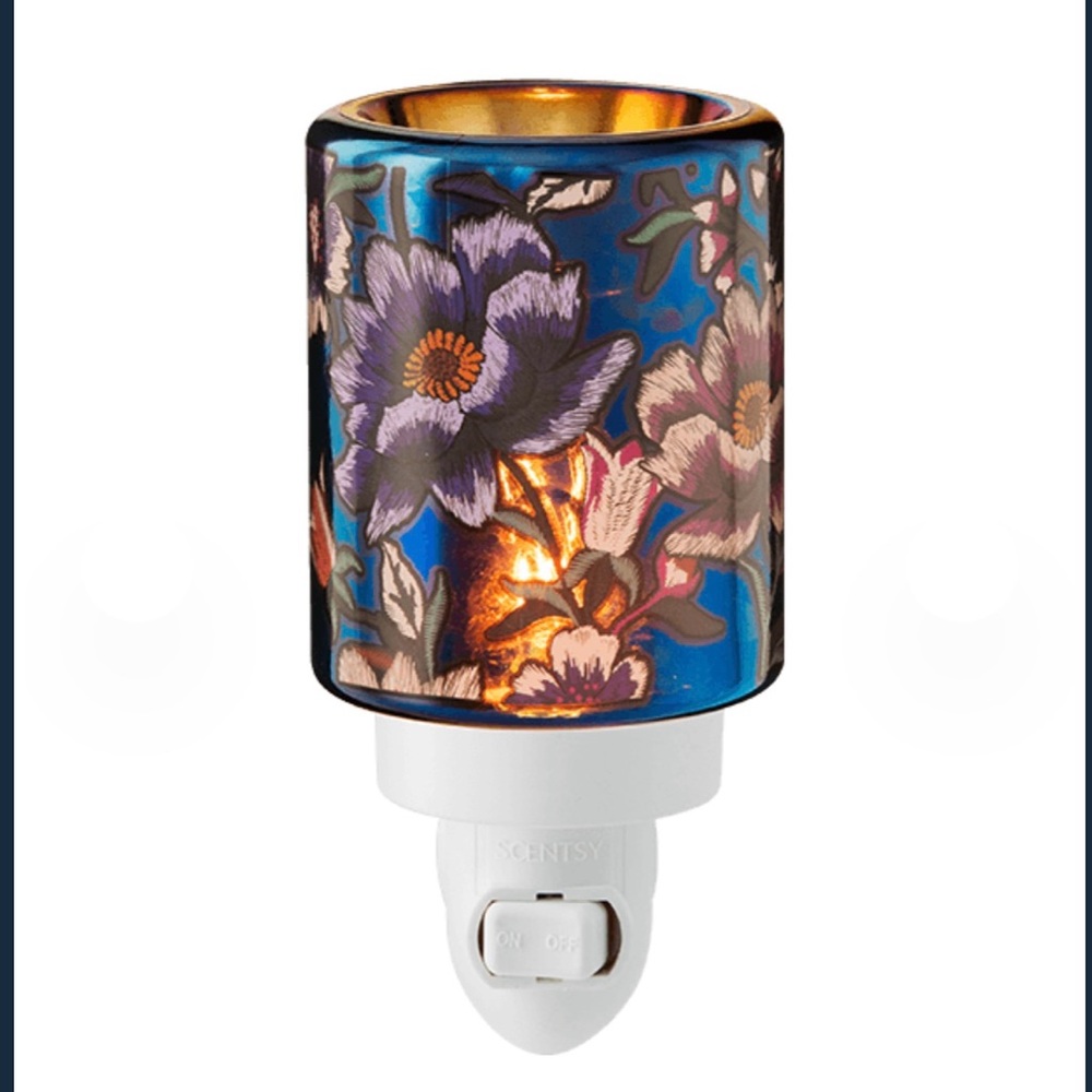 NIB Scentsy Mini Warmer